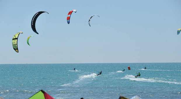 Si sente male mentre fa kitesurf: 31enne laziale muore a Marsala