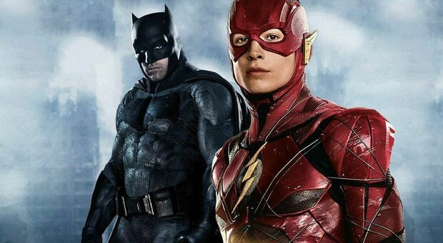 Ezra Miller e Ben Affleck nei panni di Flash e Batman