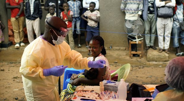 Ebola, i morti in Congo sono oltre 1.700. Oms dichiara lo stato di emergenza internazionale