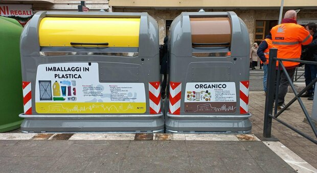 Roma, a Prati e Appio arrivano i cassonetti smart: ma i badge personali restano un miraggio