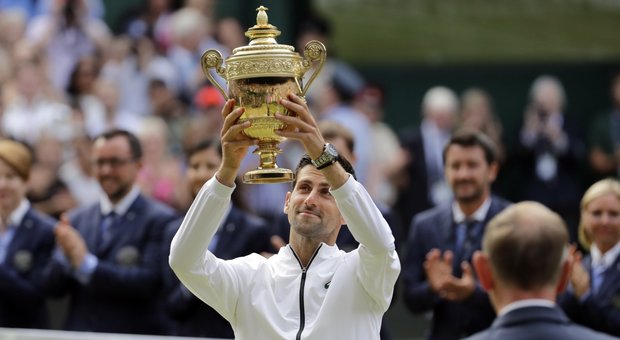 Djokovic re di Wimbledon, finale epica. Federer battuto 13-12 al 5° set: «Ora devo dimenticare»