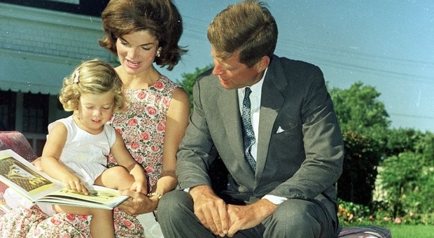 John Fitzerald Kennedy con la moglie Jacqueline e la figlia Caroline