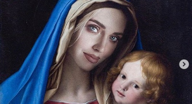 Chiara Ferragni come la Madonna su Instagram, il Codacons la denuncia per blasfemia