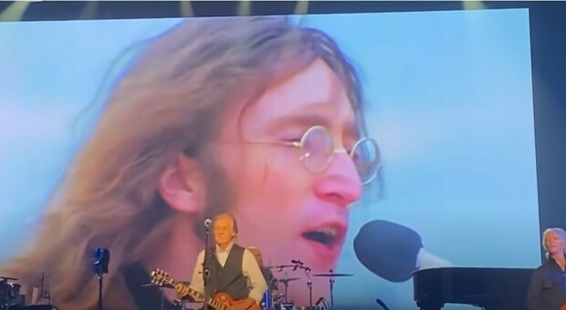 Paul McCartney e John Lennon, il duetto virtuale nel nuovo tour dell ex Beatle