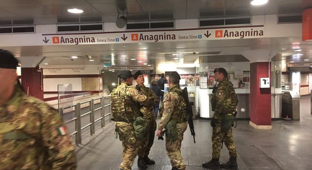 L'esercito nelle stazioni della metropolitana