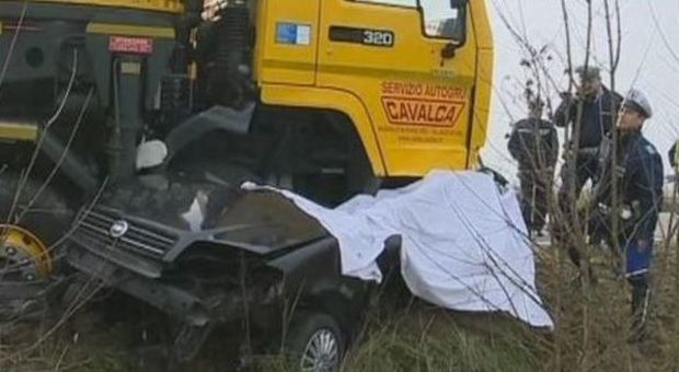 Reggio Emilia, auto contro camion-gru: morte due sorelle e un'amica ventenni Foto