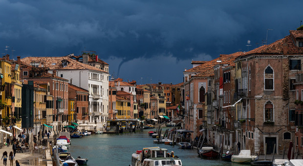 Venezia, tromba d'aria: protezione civile dichiara lo stato di attenzione, in arrivo temporali e vento forte