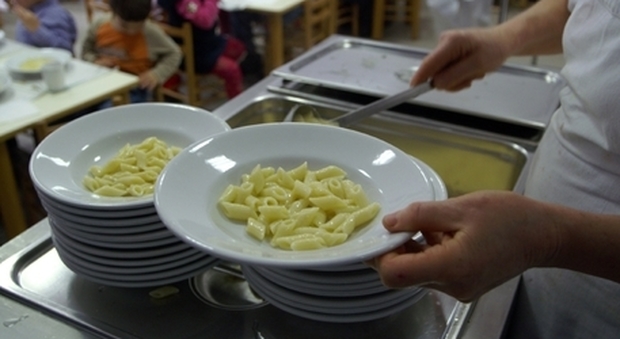 Roma, la svolta vegana M5S a scuola: nelle mense meno carne e uova