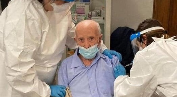 Covid, Nonno Basilio riceve il vaccino a 103 anni ma diventa bersaglio degli haters sul social