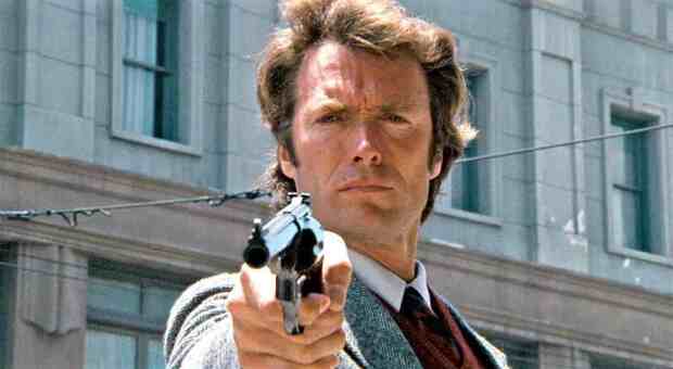 Stasera in tv, oggi venerdì 29 ottobre su Iris «Una 44 Magnum per l'ispettore Callaghan»: curiosità e trama del film con Clint Eastwood