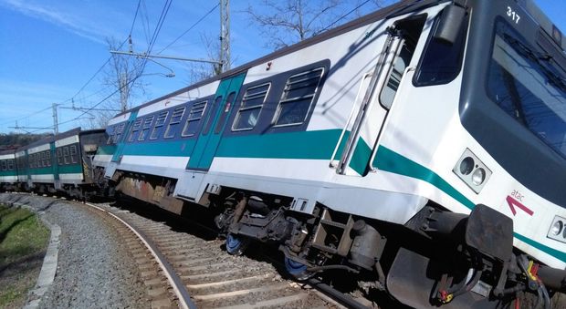 Deraglia il treno dei pendolari: paura sulla Roma-Viterbo