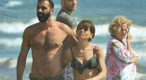 Alessandra Amoroso e il fidanzato Stefano Settepani al mare a Ostia