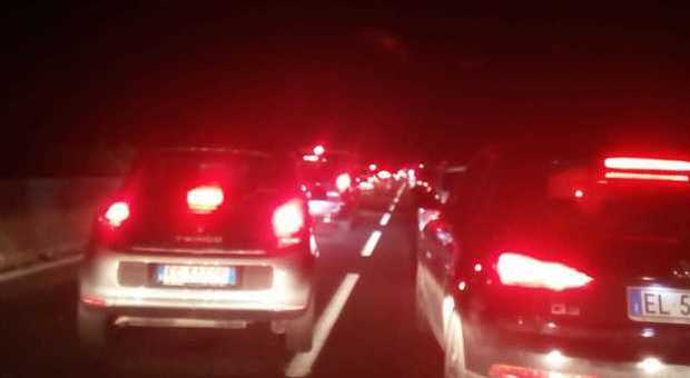 Scontri ultrà prima di Lecce-Pescara: 2 feriti, superstrada chiusa