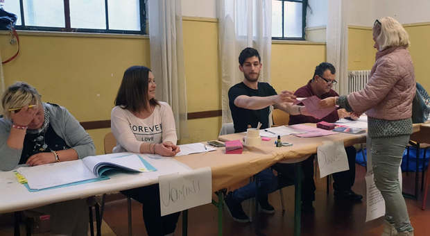 Elezioni comunali nel Viterbese: tutti i sindaci già eletti, il caso Capodimonte. Ballottaggi a Civita Castellana e Tarquinia