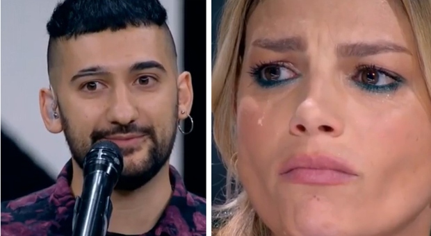 X Factor, Roccuzzo il cameriere canta (contro la famiglia) un pezzo di Elisa. E fa piangere Emma