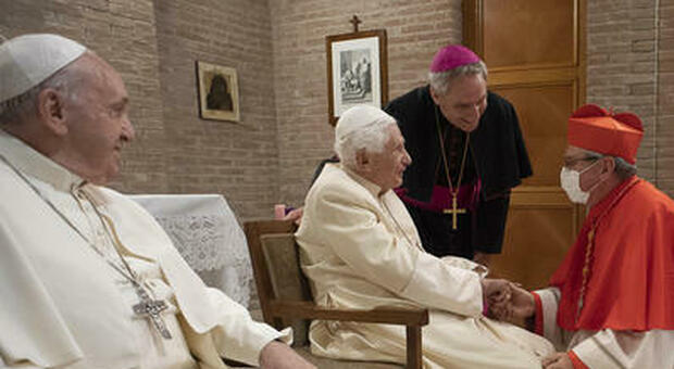 Pedofilia, Ratzinger ammette di aver saputo del prete-orco ma non fu lui a trasferirlo, il nodo era sistemico