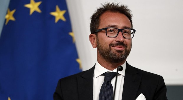 Bonafede attacca Salvini: «Non ci faccia tornare alla Seconda Repubblica»