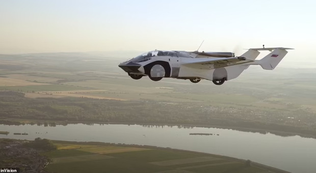 aircar_supercar_aereo_volante_supera_test_vendita_un_anno