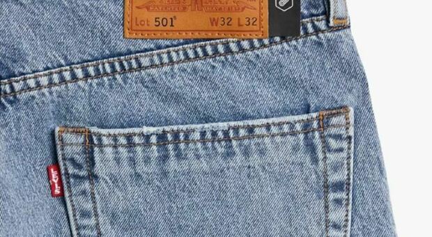 Jeans, i Levi's 501 compiono 150 anni: storia di un'icona da pantaloni da lavoro a capo più amato del secolo