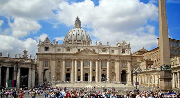 Vaticano, negli Usa in calo le donazioni per lo scandalo abusi e il dossier Viganò