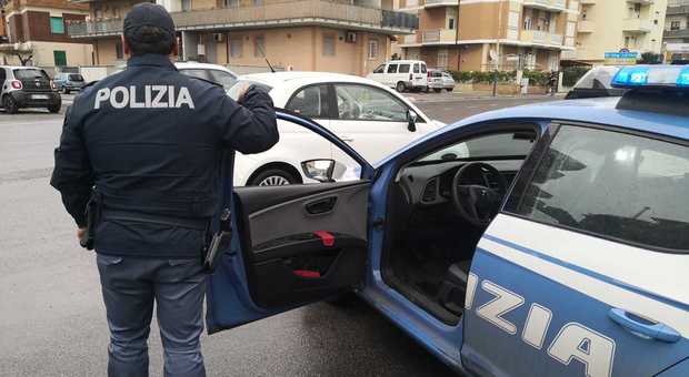 Rapina choc a Roma, in due bloccano una donna e le strappano borsa e orologio di valore
