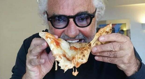 Briatore: «A Napoli fanno pizze a 4 euro? Si vede che San Gennaro li aiuta a pagare gli affitti»