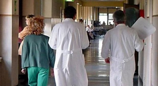 Reggio Calabria, aborti senza consenso: ecco le risate nelle intercettazioni choc dei medici arrestati