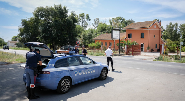 Rubavano auto di lusso e trattori per spedirli in Romania: tre arresti a Latina