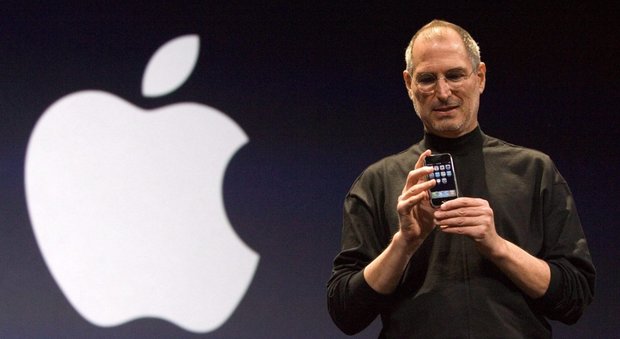 «Steve Jobs odiava un dipendente Microsoft»: ecco com'è nato l'iPhone