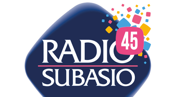 Il logo per il compleanno di Radio Subasio