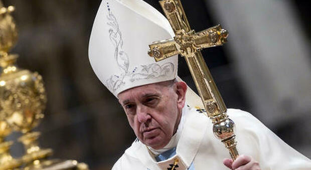 Papa Francesco tuona contro l'attacco della Russia contro l'Ucraina e per il 2022 pensa a un viaggio