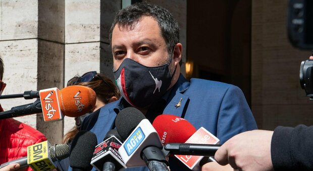 Salvini: «Riaperture? Non facciamo la schedina del totocalcio. Copasir, si dimettano tutti»
