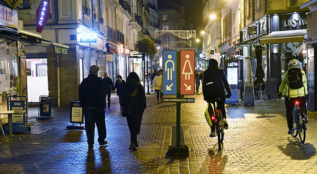 Marciapiedi divisi per uomini e donne: a Nantes esperimento sociale contro violenza di genere