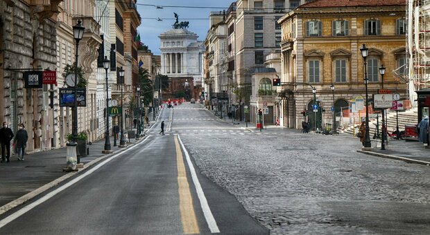 Roma, via i sanpietrini da via Nazionale