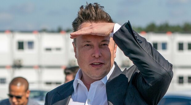 Elon Musk: «Hanno scritto "pace" sul muro del Berghain! Ho rifiutato di entrare». Ma la verità è un'altra