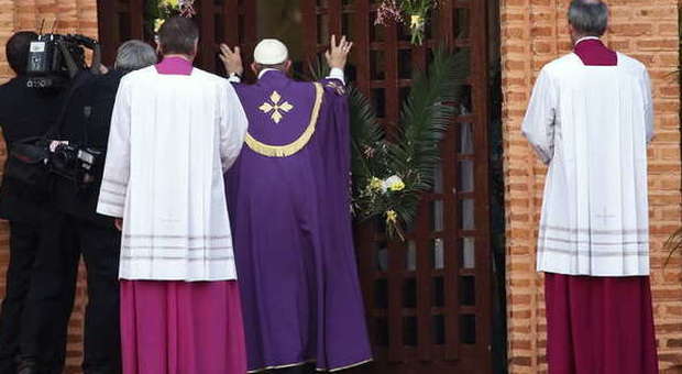 Il Papa apre la Porta santa: il Giubileo inizia in Centrafrica