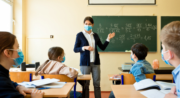Scuola, il dietrofront: i professori no vax (sospesi) tornano in classe