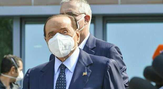 Berlusconi, giallo sulla sua salute: ricoverato al San Raffaele per una infezione post-Covid