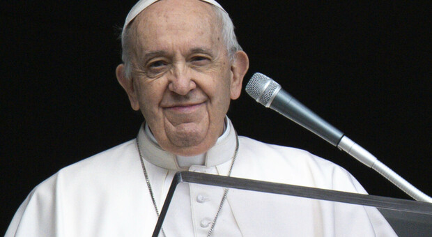 Papa Francesco chiede più aiuti per le famiglie italiane: «Inverno demografico bruttissimo»