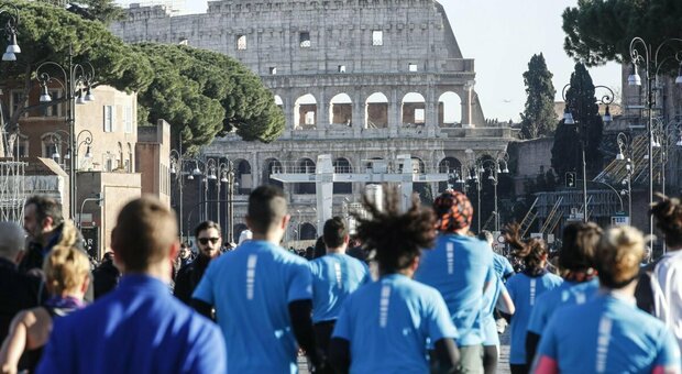 Roma, domani sera la maratona Atleticom We Run Rome by night: mappa chiusure e bus deviati
