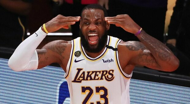 LeBron sulle orme di Kobe: e i Lakers festeggiano il 17° anello