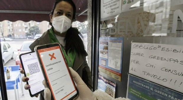 Green Pass, 3 milioni di vaccinati senza certificato da gennaio: la situazione degli "esodati"