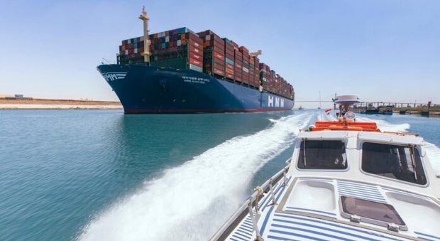 Mediterraneo addio, sempre più navi portacontainer disertano il Canale di Suez: troppo caro