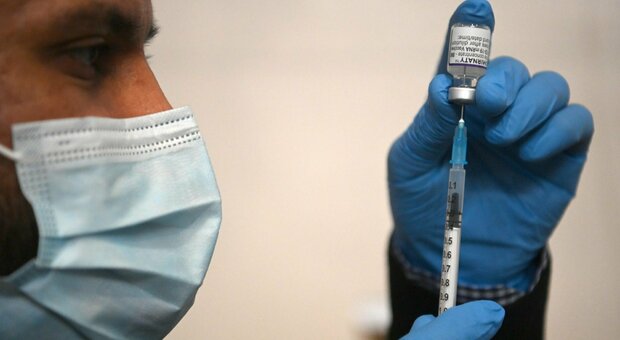 Moderna, test su vaccino polivalente contro Covid e virus influenzali. «Un booster respiratorio annuale»