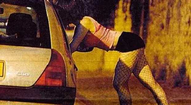 Prostituzione, permessi di soggiorno in cambio di sesso nei locali. Retata in Piemonte