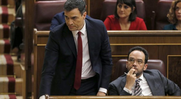Spagna, Sanchez bocciato dal congresso, Paese ancora senza governo. Rischio nuove elezioni a giugno