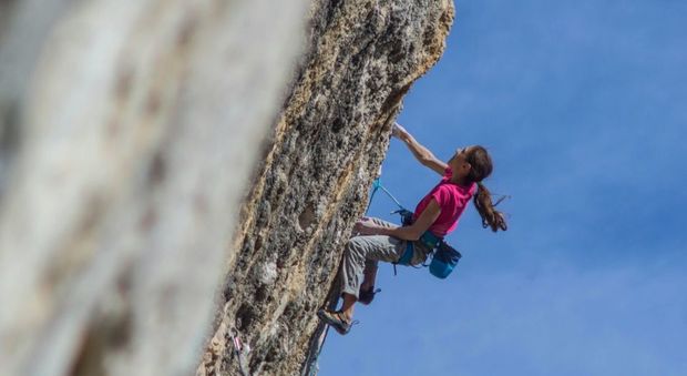 Da Roma alle vette più alte: la storia di Laura, campioncina d'arrampicata