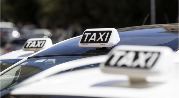 Sciopero taxi confermato il 5 e il 6 luglio, Bellanova: «Tentiamo la mediazione»