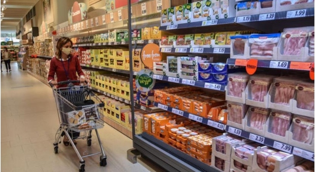 Prezzi, maxi rincari nell'alimentare: il settore del cibo è cresciuto di oltre l'11%