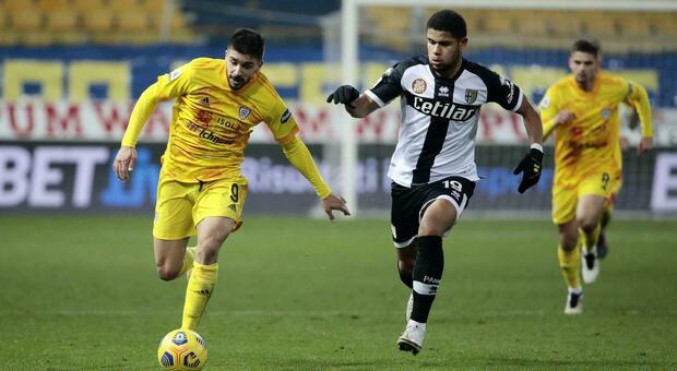 Parma-Cagliari 0-0 Lverani in casa non convince. Progressi difensivi per Di Francesco